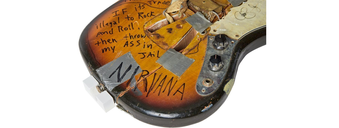 Гитара с надписью Курта Кобейна